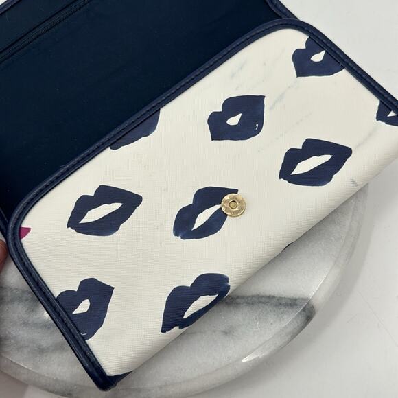 Hudson+Bleeker lipstick trifold makeup bag - Picture 4 of 6